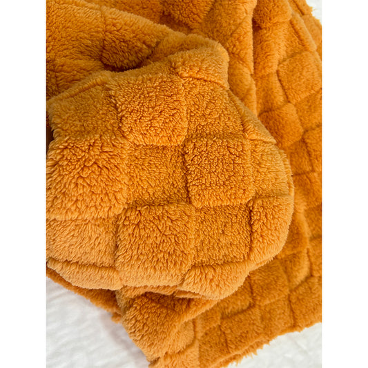 Minqi (suede jacquard) gingham pattern  Width 180cm-240cm g weight 220-320g/m^2  1/ roll Starting batch 2 tons  Soft skin warm