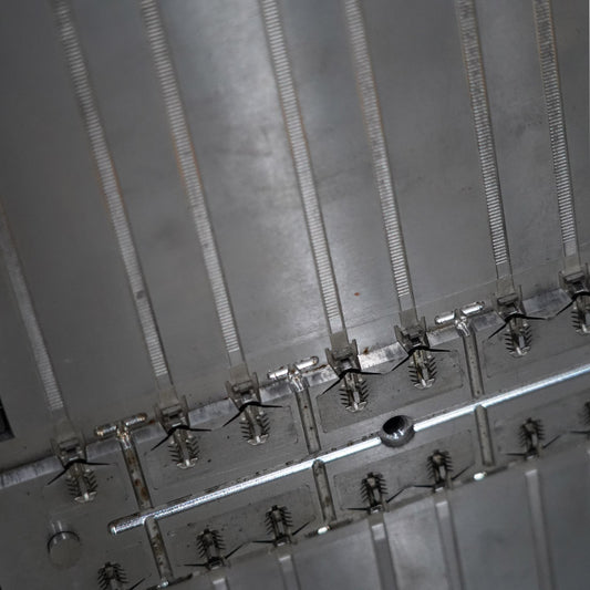 LEQINGHUANGRONG  Fir type cable tie mould (threaded head cable tie) 5.5*150  Pin type car ties are sturdy and durable