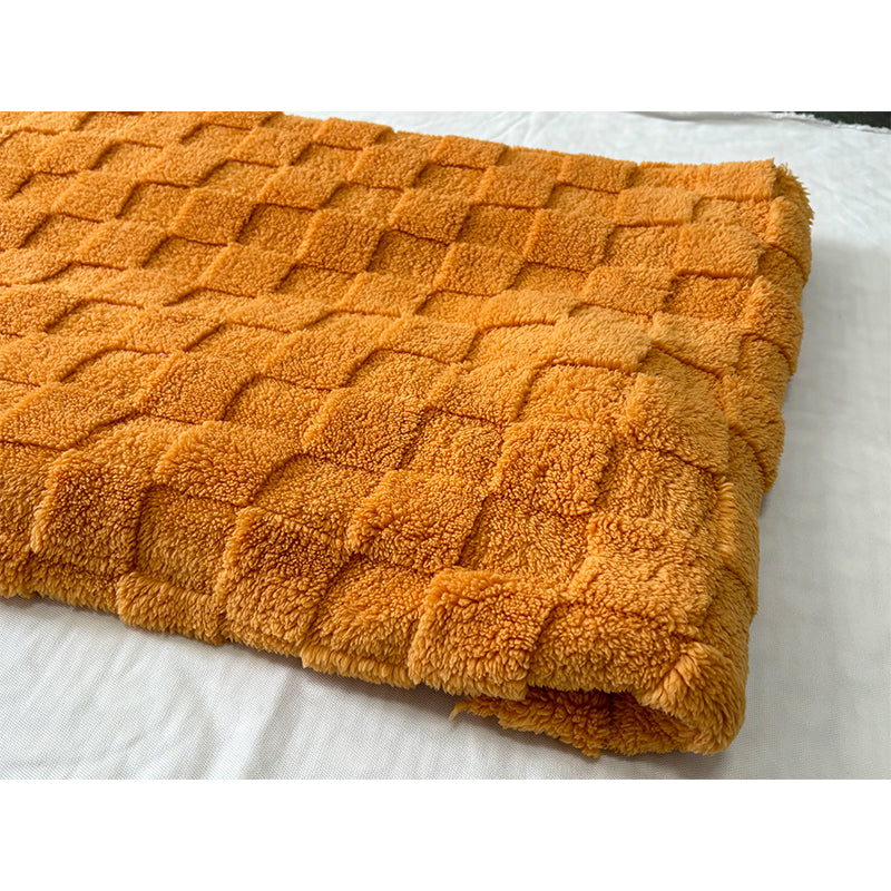 Minqi (suede jacquard) gingham pattern  Width 180cm-240cm g weight 220-320g/m^2  1/ roll Starting batch 2 tons  Soft skin warm