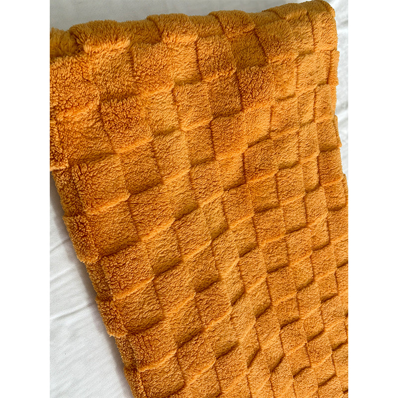 Minqi (suede jacquard) gingham pattern  Width 180cm-240cm g weight 220-320g/m^2  1/ roll Starting batch 2 tons  Soft skin warm