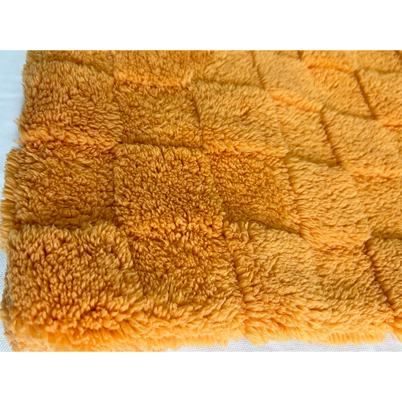 Minqi (suede jacquard) gingham pattern  Width 180cm-240cm g weight 220-320g/m^2  1/ roll Starting batch 2 tons  Soft skin warm